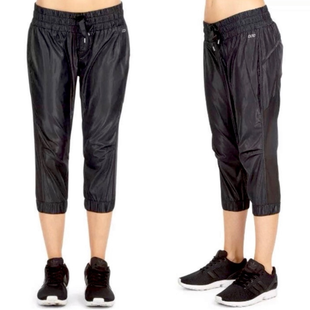 Lorna Jane Metallic crop joggers, Whitsunday. Perfect for hot summer festivals!